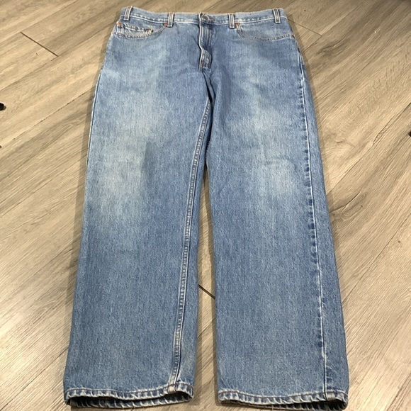 Levi’s 505 Light Wash Zip Fly Straight Leg Jeans            size 38 - Picture 5 of 7